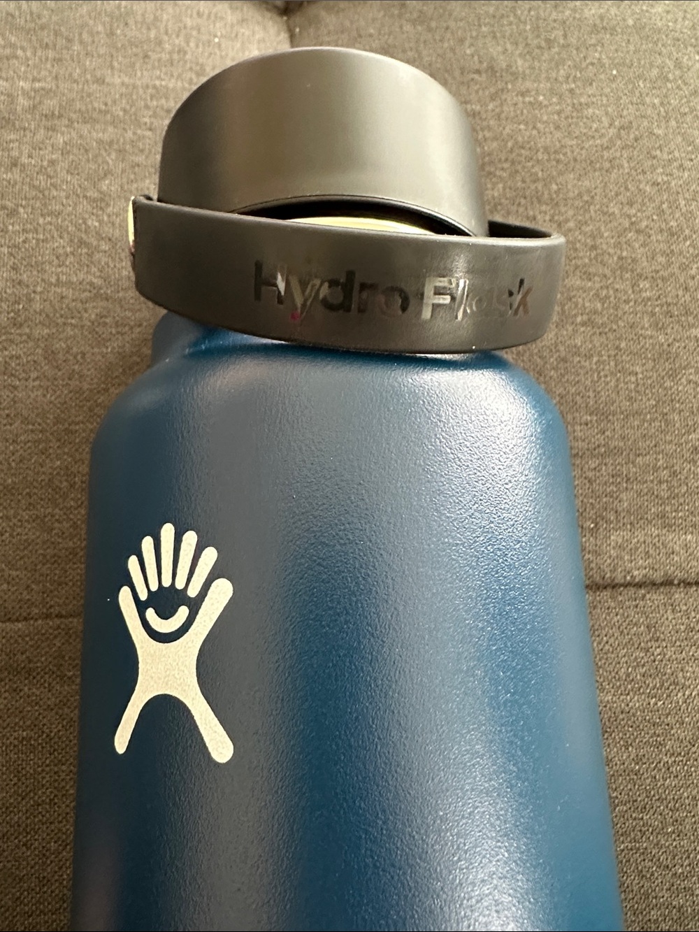 NEW- Indigo 32oz Hydro Flask - Picture 5 of 7